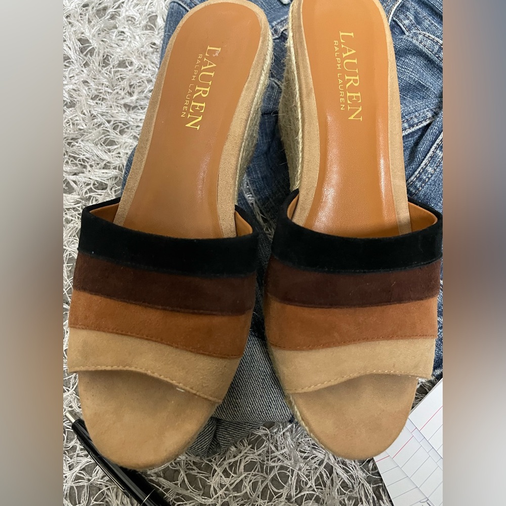 🌻Lauren, by Ralph Lauren size 7🌻